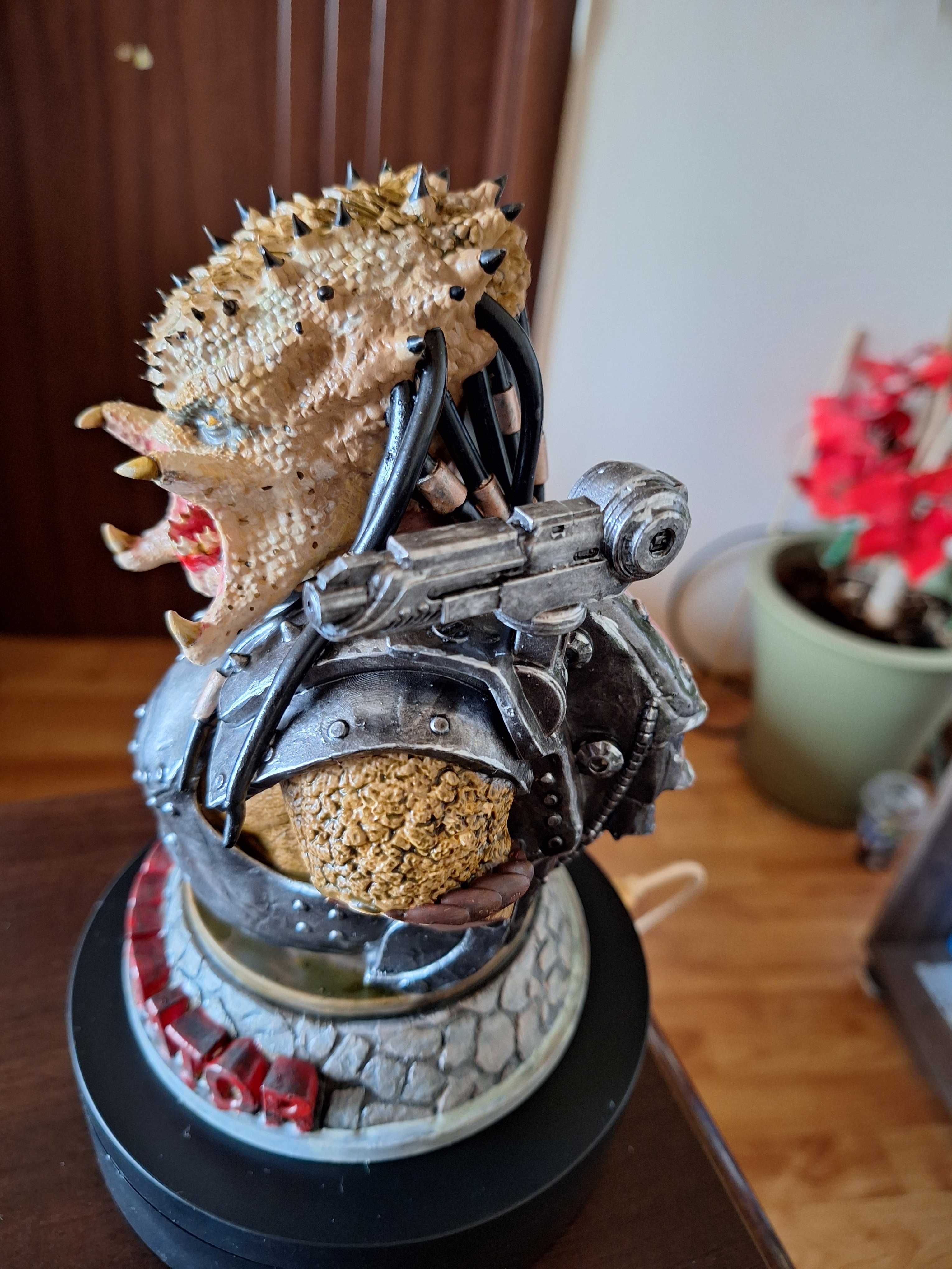 Бюст на Хищникът / Predator bust