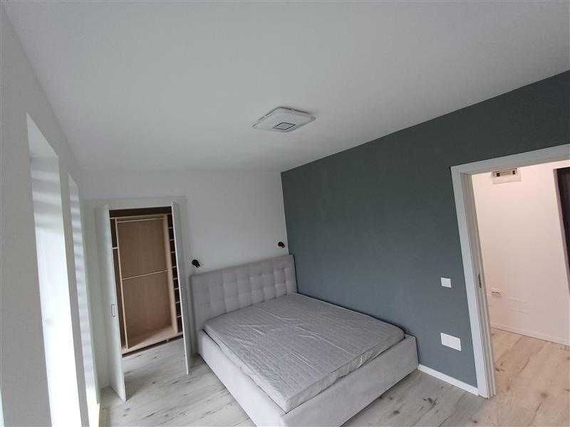 Inchiriez in Floresti Ap. 2 cam. (53m2), cu terasa de 50m2 si parcare.