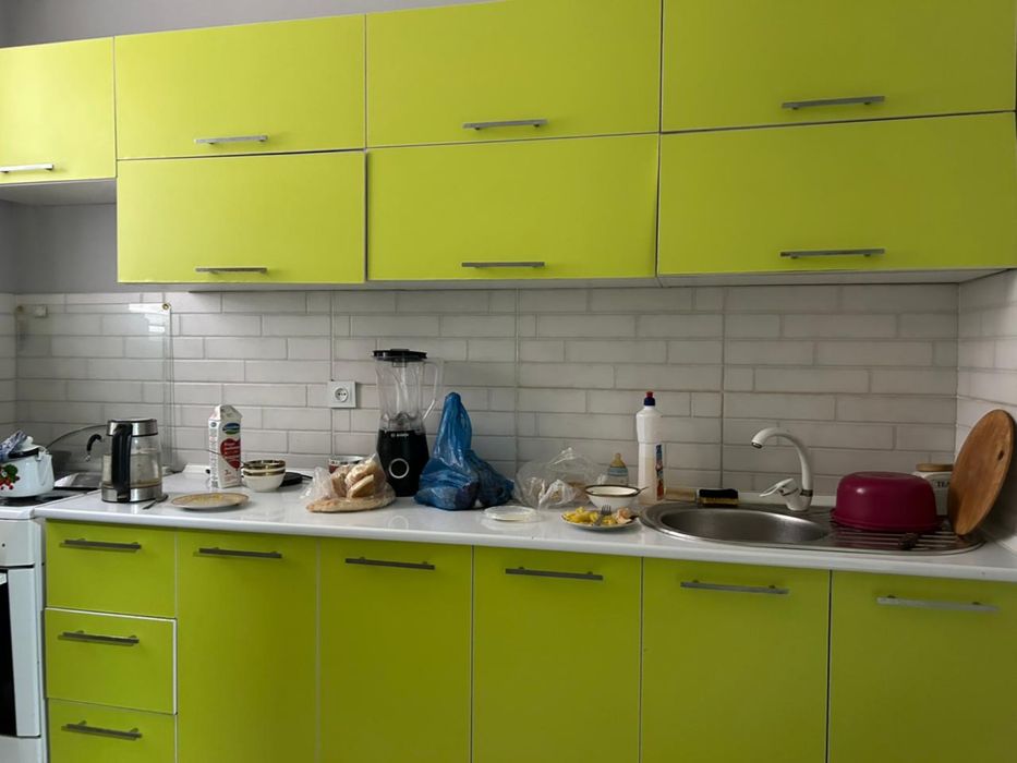 Кухонный гарнитур со столом, газ плита