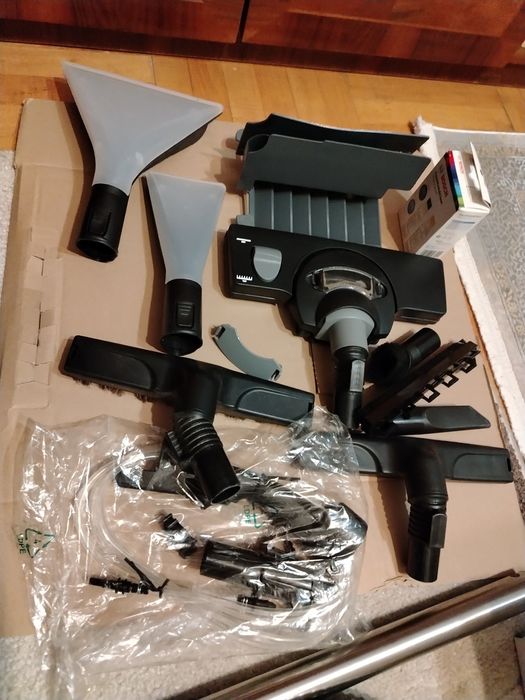 Vând aspirator Bosch