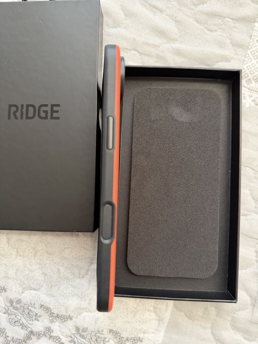 Продавам кейс за Iphone Air