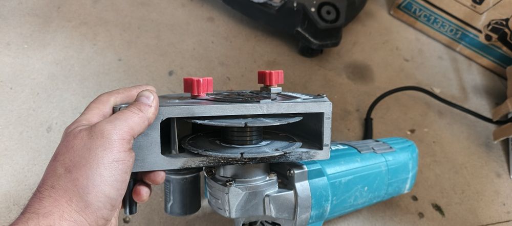 Продам штраборез с пылесосом