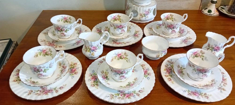 Set portelan englezesc Royal Albert