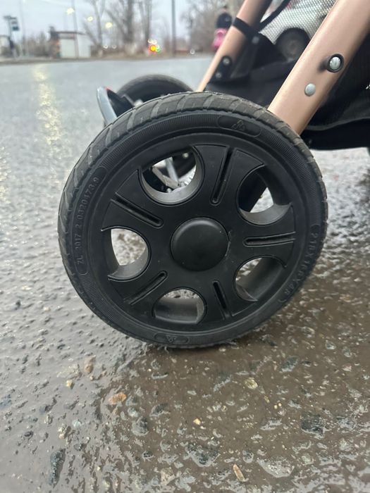 Продам прогулочную коляску