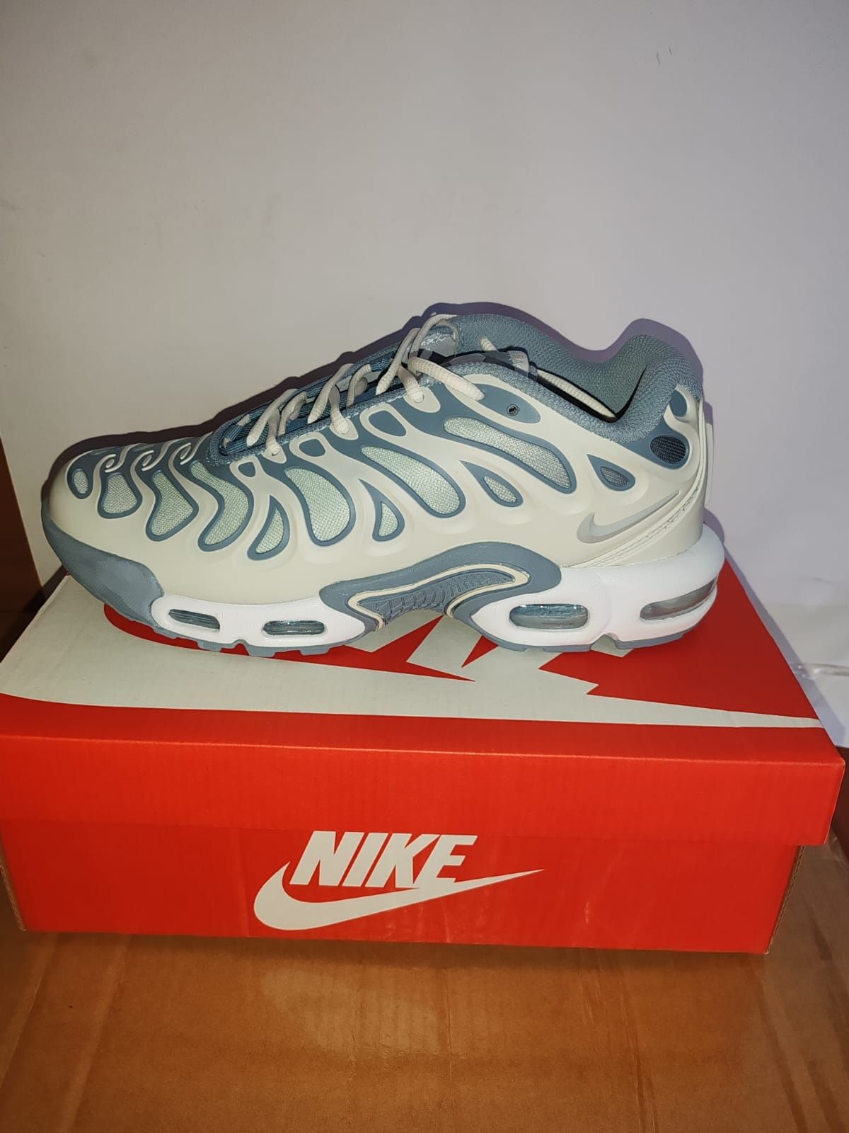 Nike air max plus drift.,