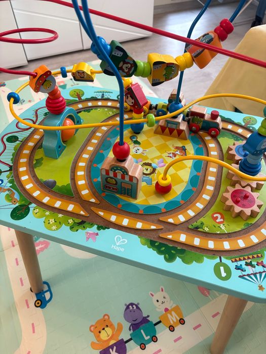 Дървена маса за игра Hape