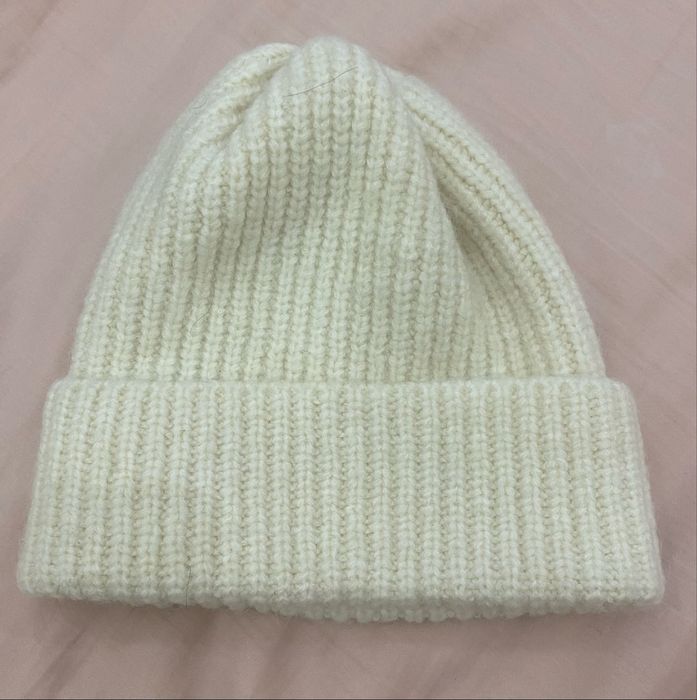 Шапка женская размер М Zara