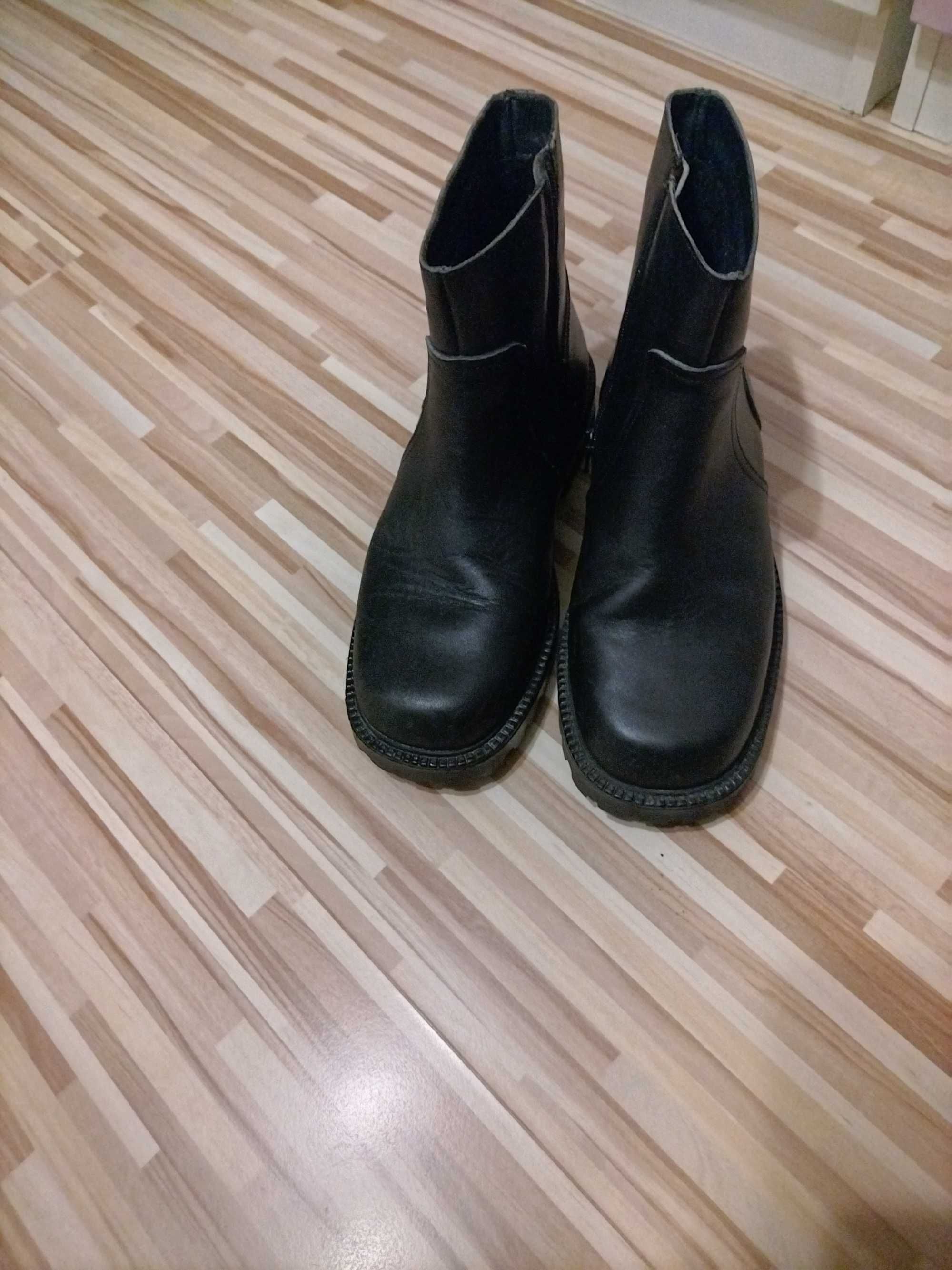 Зимни боти полицейски