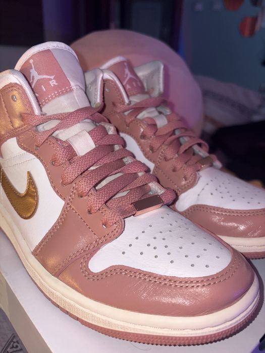 Air Jordan 1 Mid SE WMNS