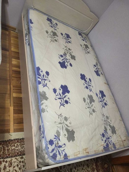 Детская кровать с матрасом