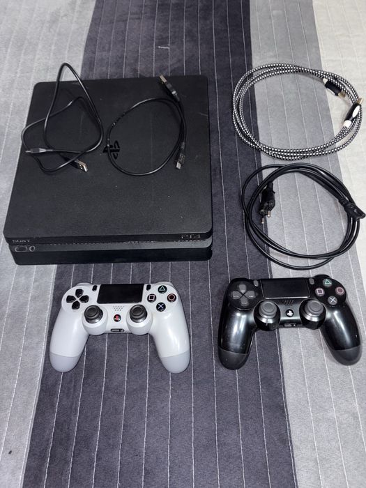 PLAY STATION 4 + volan nou play station cu pedale