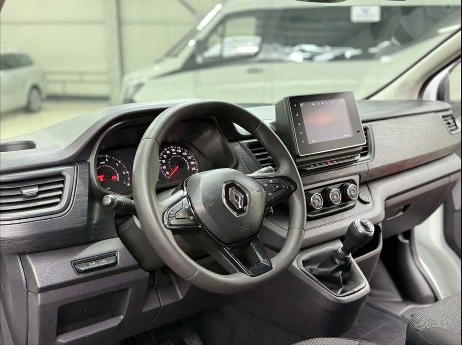 Se vand 2buc/ Renault Trafic 2022