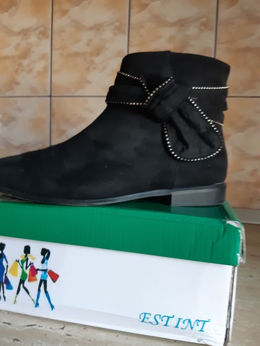 Botine piele întoarsă măr 37 sunt noi , 80 lei