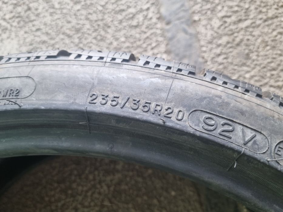 2 anvelope iarna Michelin 235 35 20 ca si noi