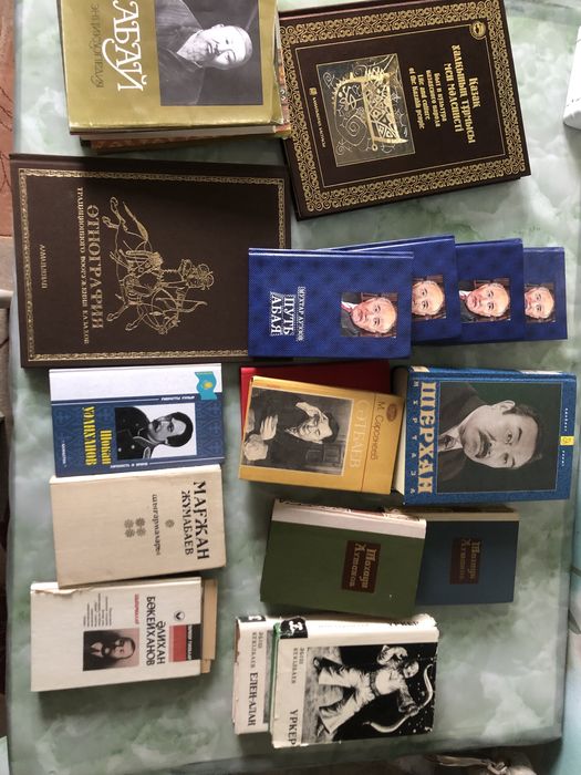 Продаю книги может кому нужно