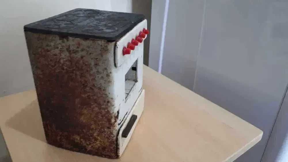 Jucarie fabricata din tabla Aragaz anii 60