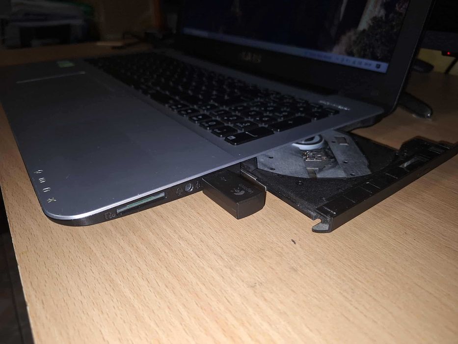 ASUS laptop – i7, 8GB, SSD 240GB, GeForce 940M