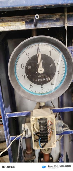 Diz yonilg'i va diz moy quyish aparatlari sotiladi