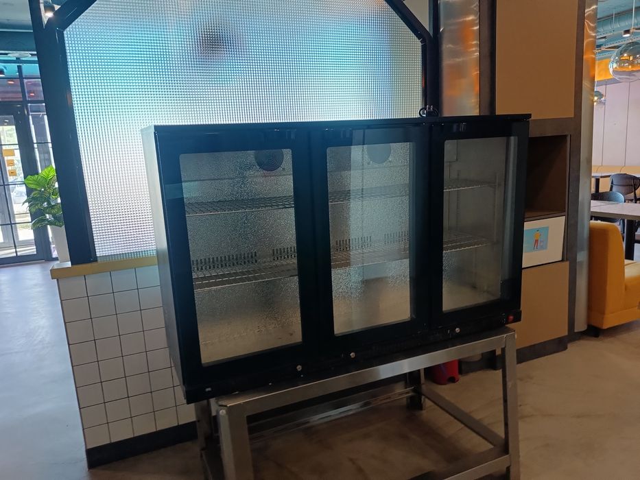 Холодильник для десертов