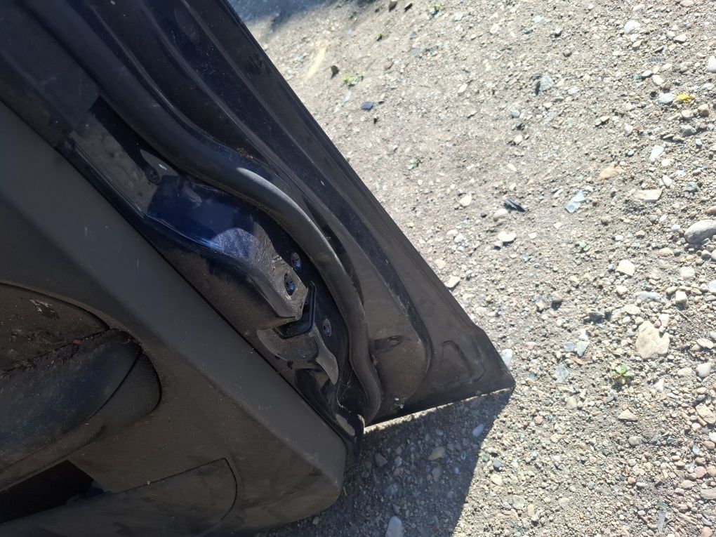 Vand usa drepta fata am și spate ford focus 2 an 2007 broasca geam