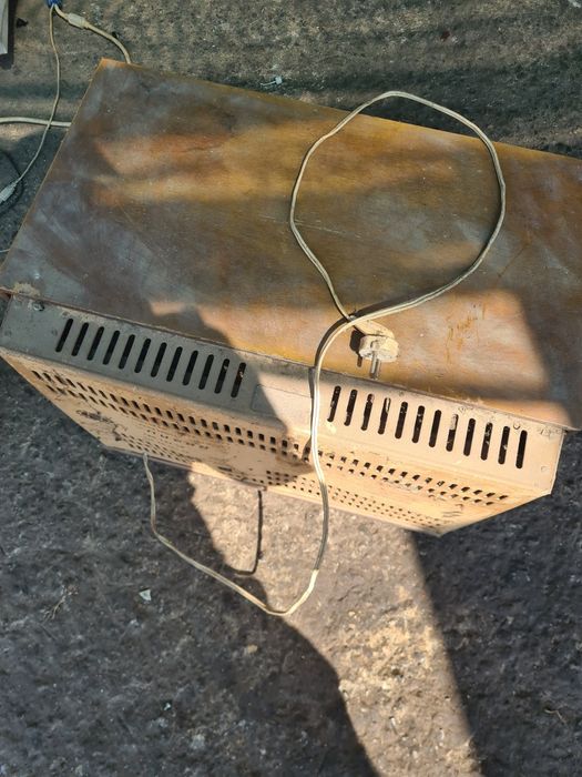 Стар телевизор марка Пирин тип Т47-58