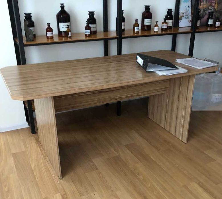 Продам столы большие