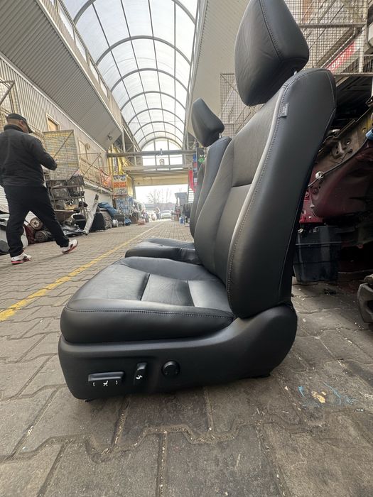 Сиденья от Камри 55 Европеец от полный комплектации кожа  левый руль