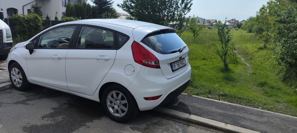Vând Ford Fiesta, an 2012