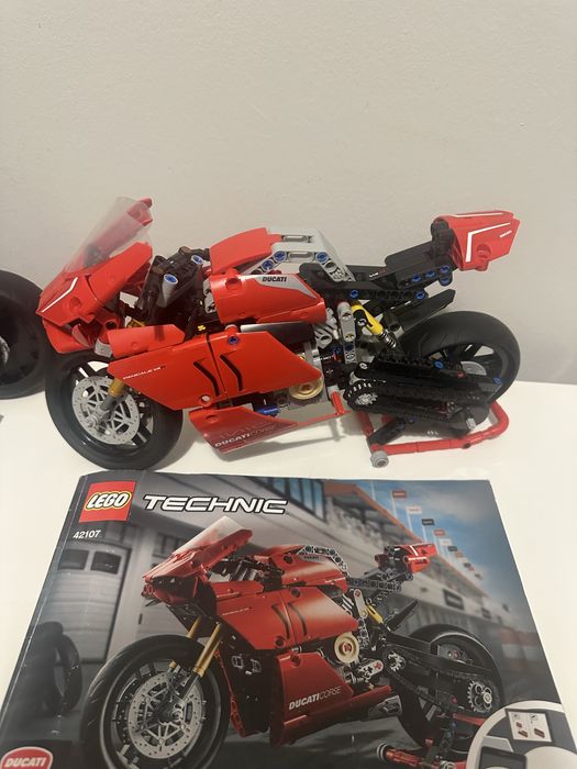 Lego Technic Set Motociclete 42107 si 42155