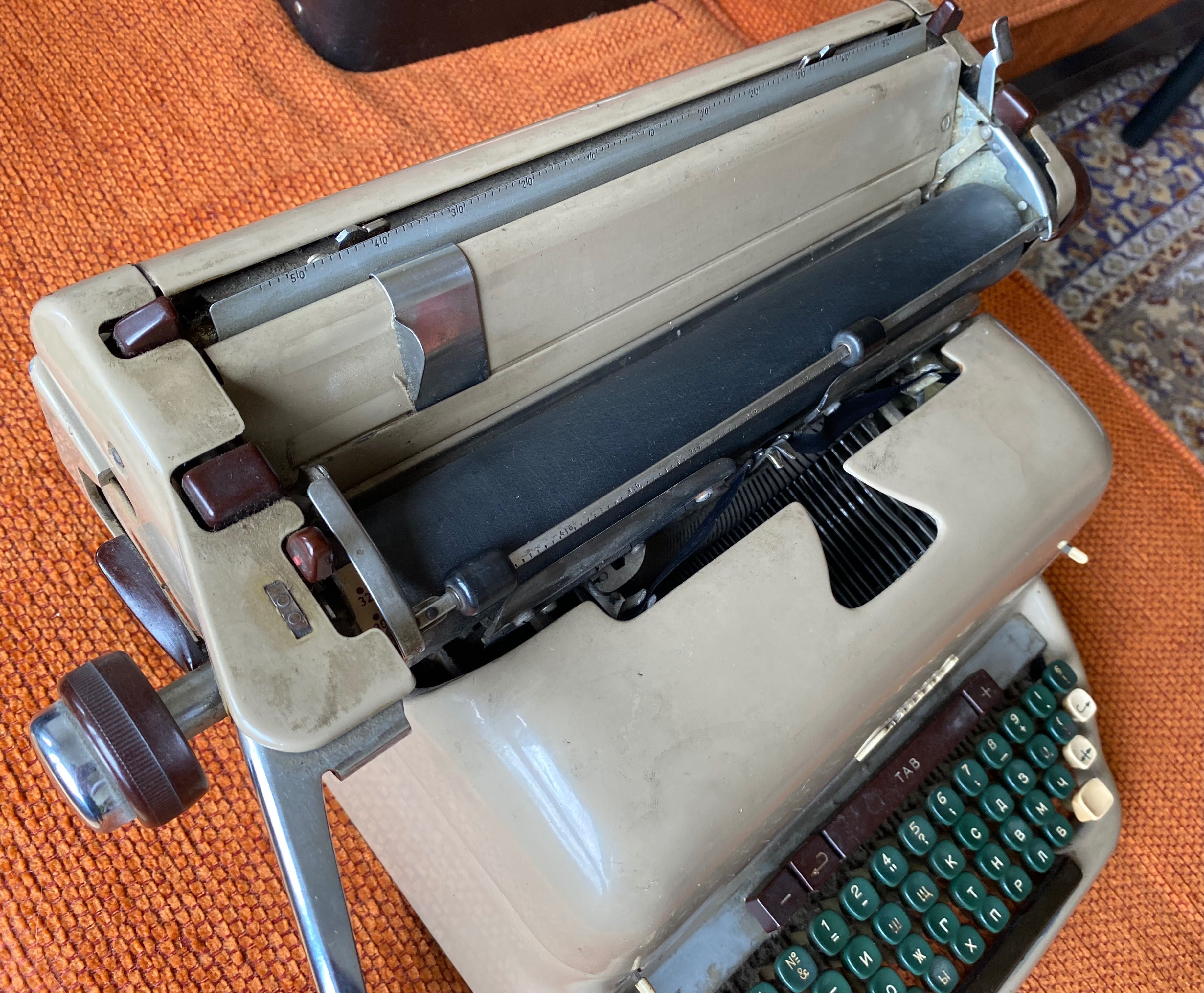 Пишеща машина Consul