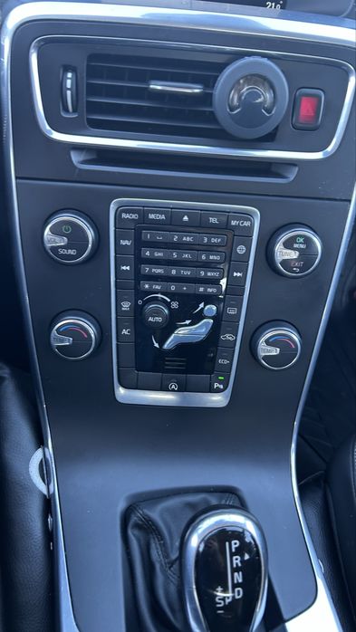 Продавам Volvo V60