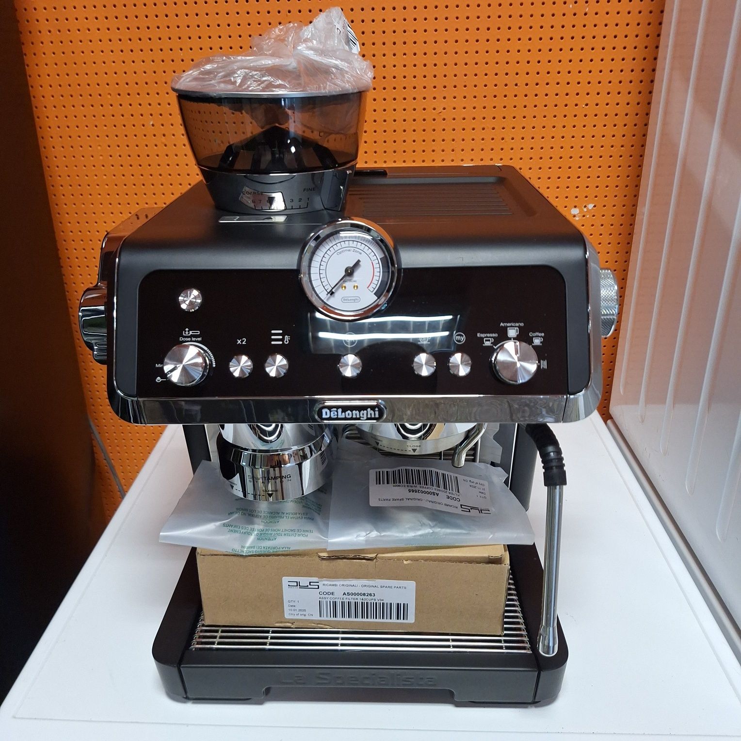 Еспресо кафе машина Delonghi La Specialista- нова мострена Бройка