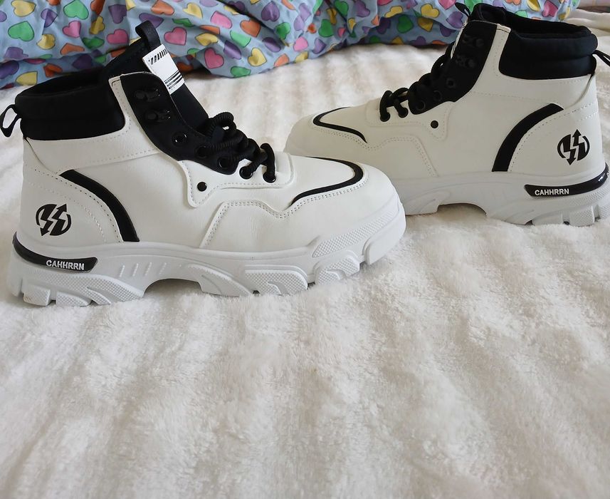 Нови мъжки обувки