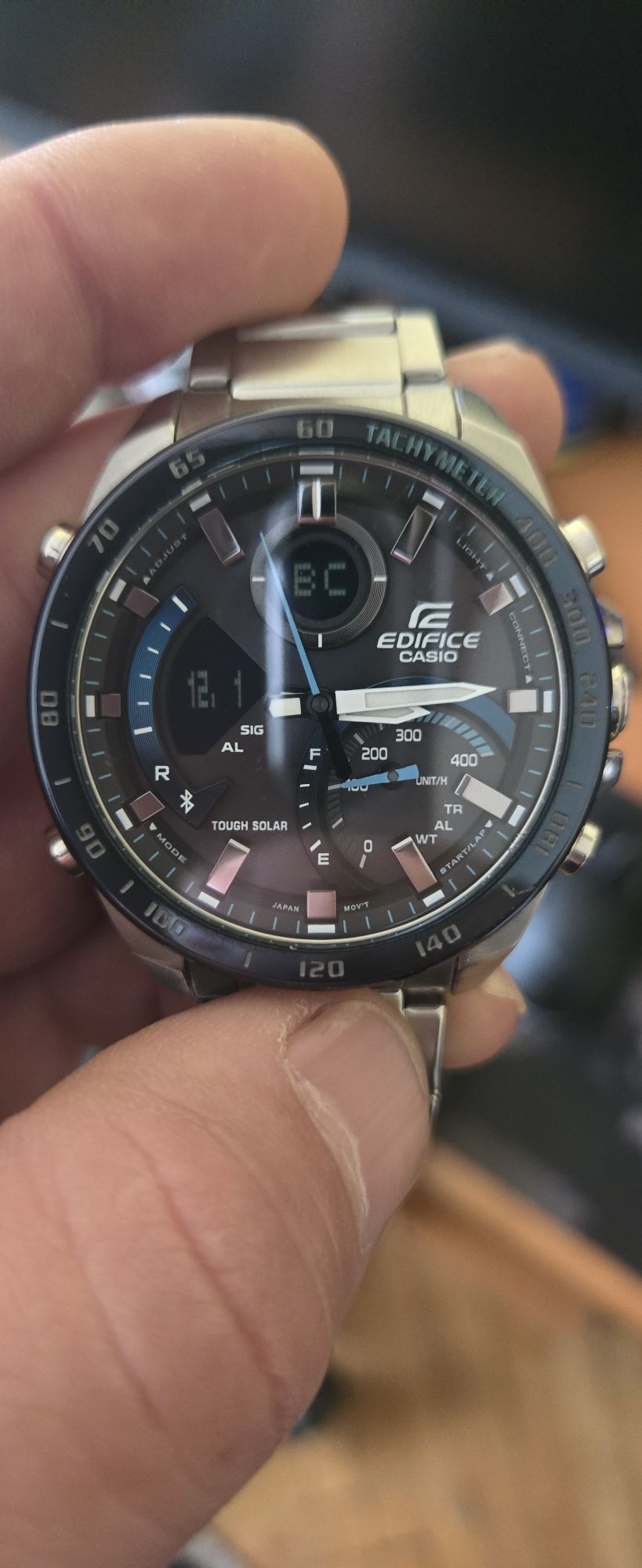 Продавам часовник casio edifice ecb900