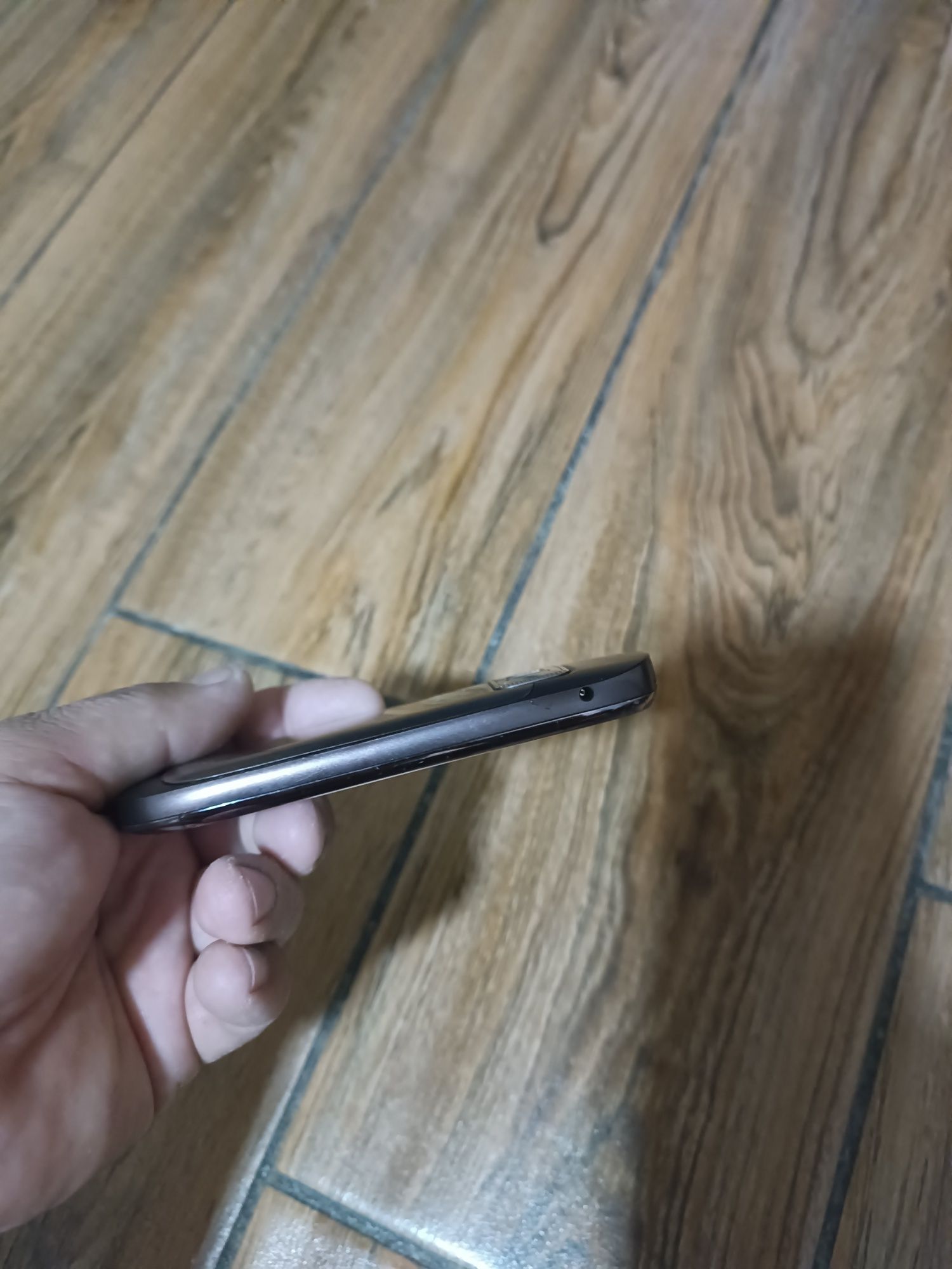 Телефон original Nokia C7. Registratsa Yo'q