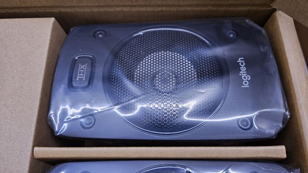 Нови сателитни тонколонки от Logitech Z906