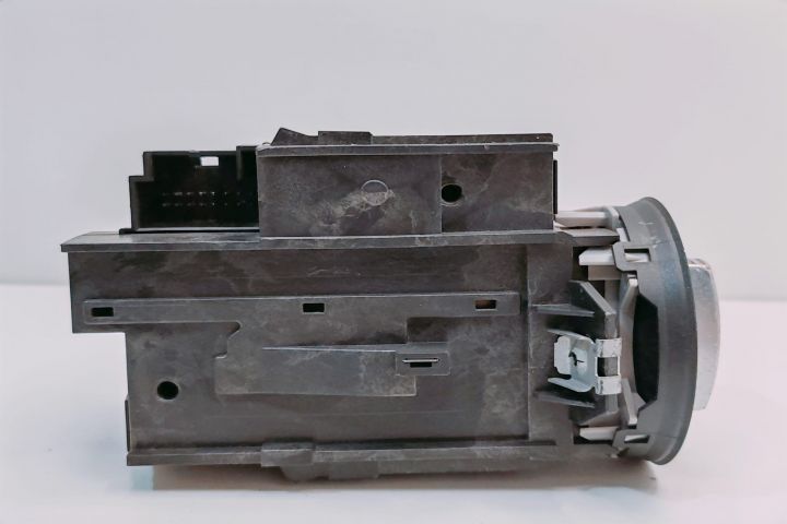 Contact  cu cheie c0905843M Volkswagen VW Passat B6