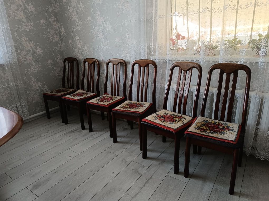 Стол и 6 стульев
