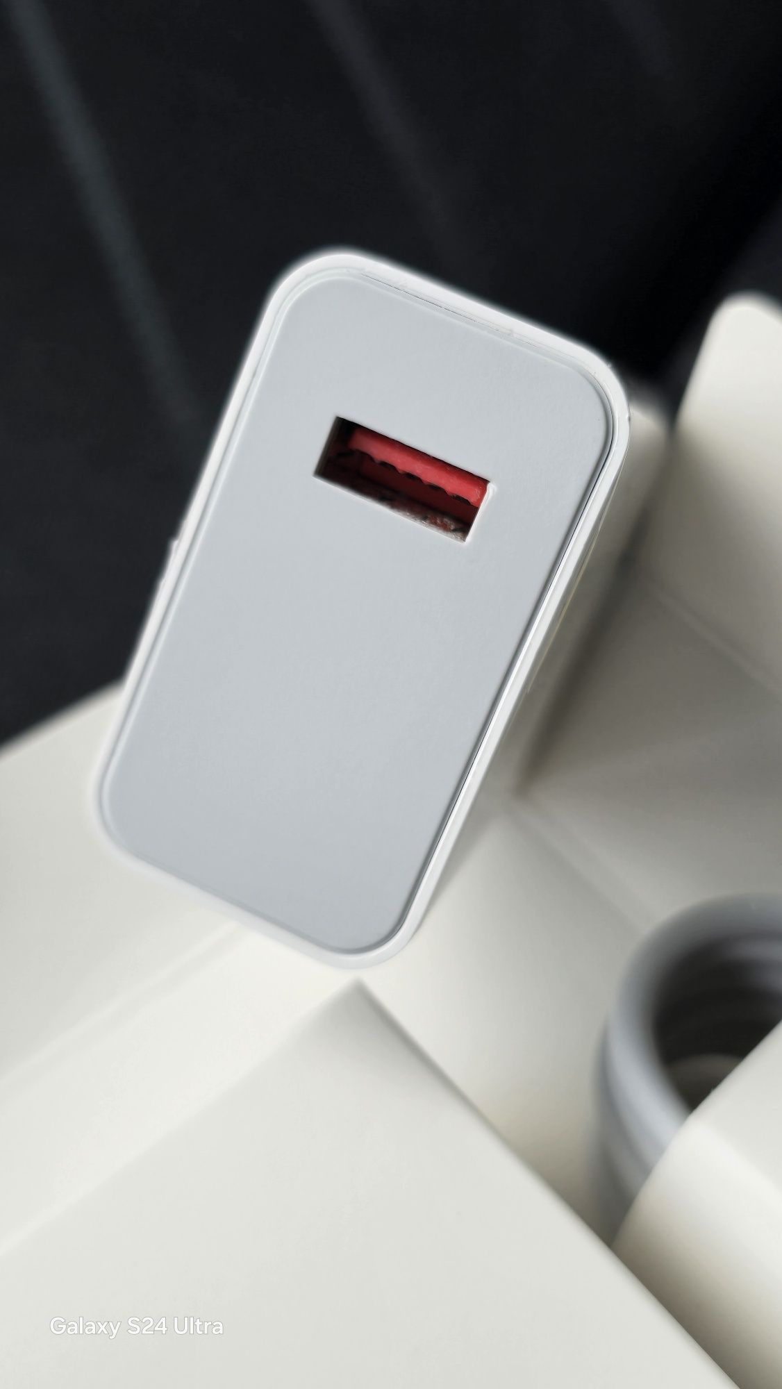 Продавам оригинално бързо зарядно на Xiaomi mi 67W