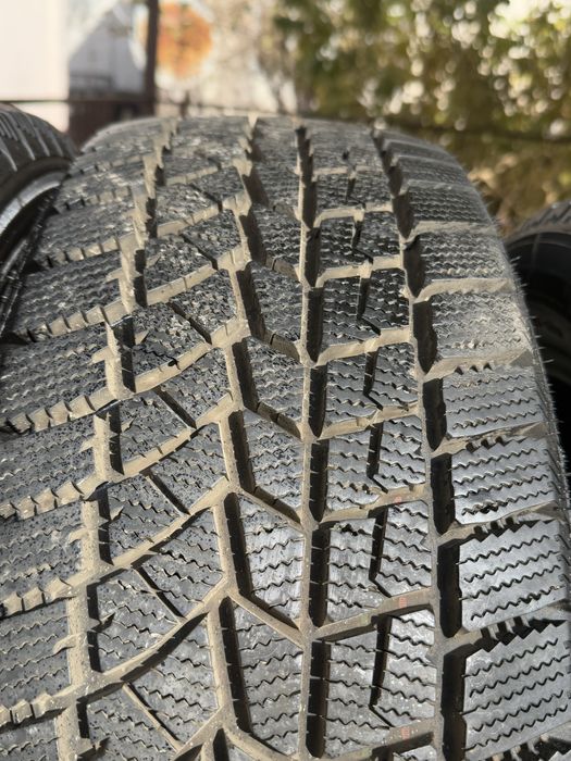 Зиминый болон 225/55/18 почти новый