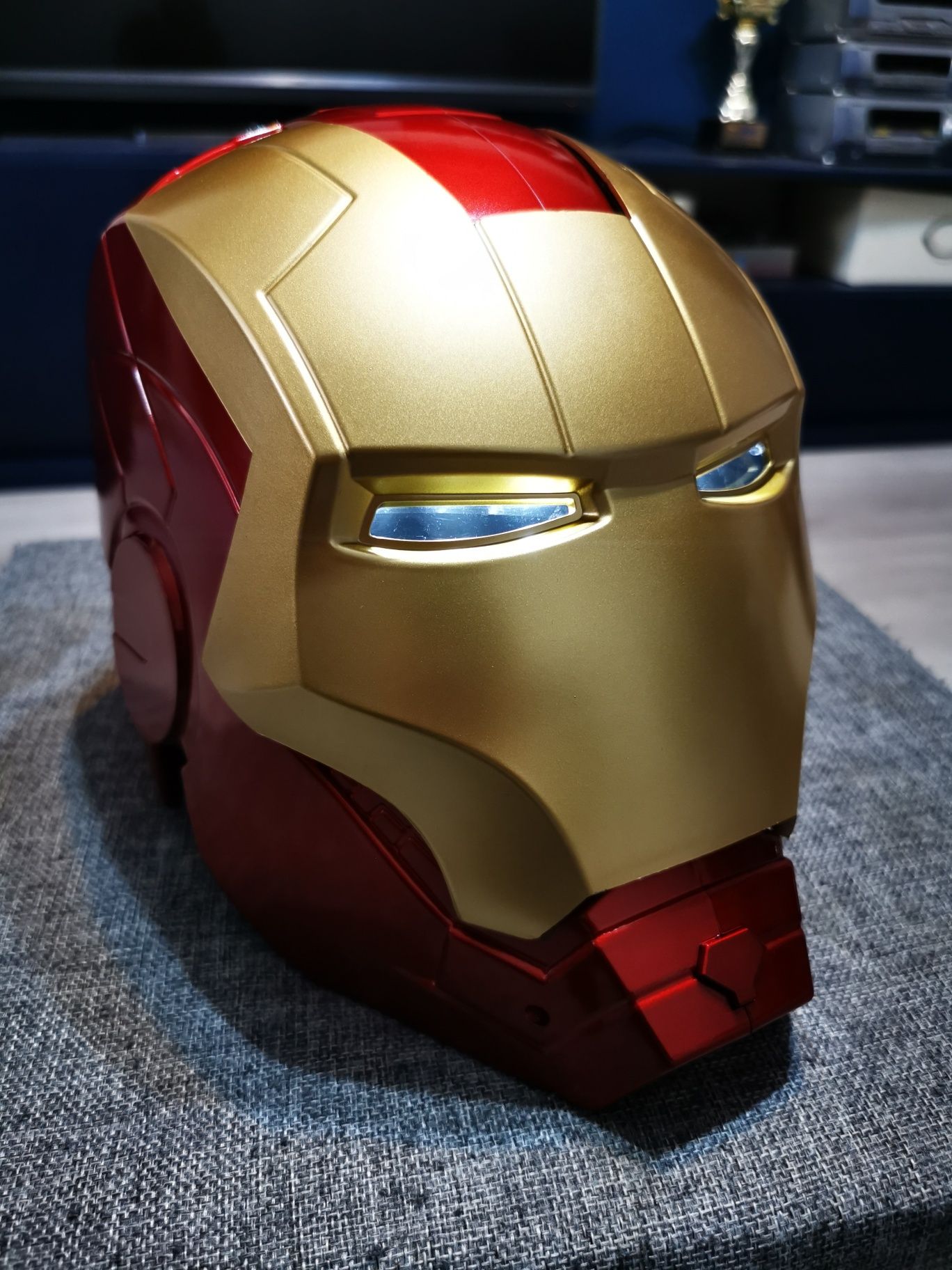 Masca Iron Man noua cutie completa ochi luminati deschidere frontala