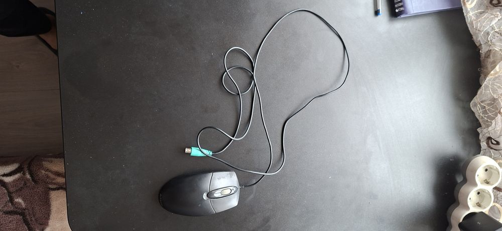 Vand mouse cu fir pt pc