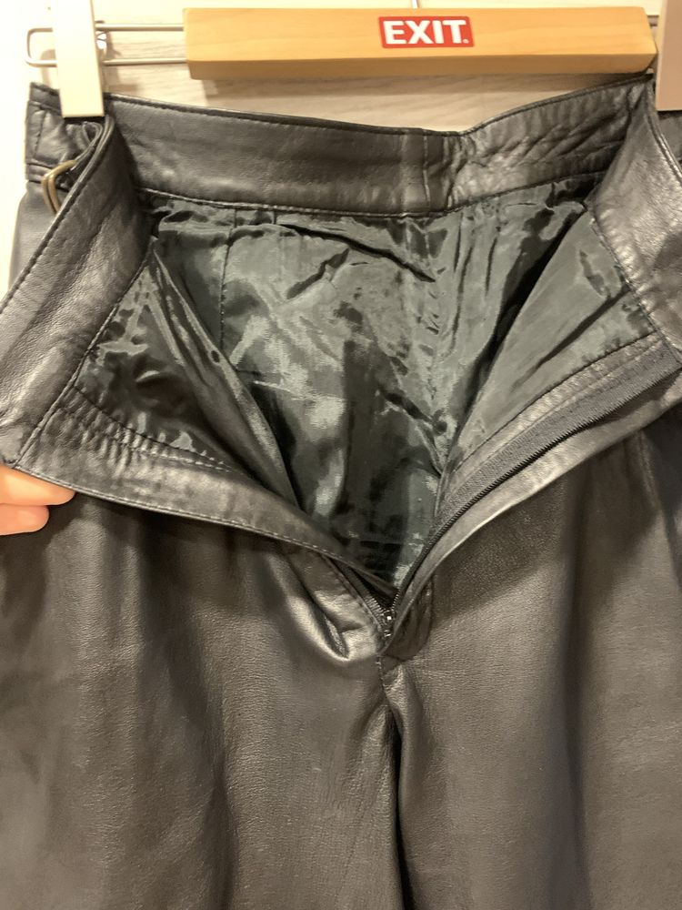 Pantaloni din piele marime s M