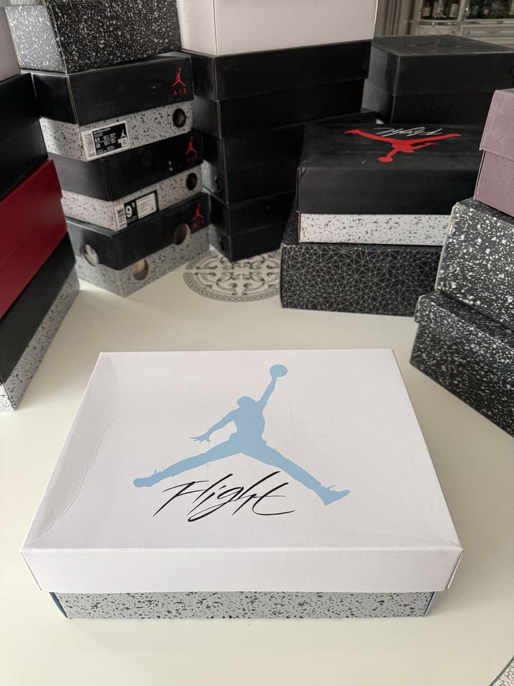 Jordan Retro 4 University Blue