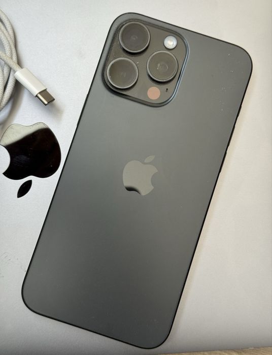 Vand iPhone 15 pro max 256 93%baterie