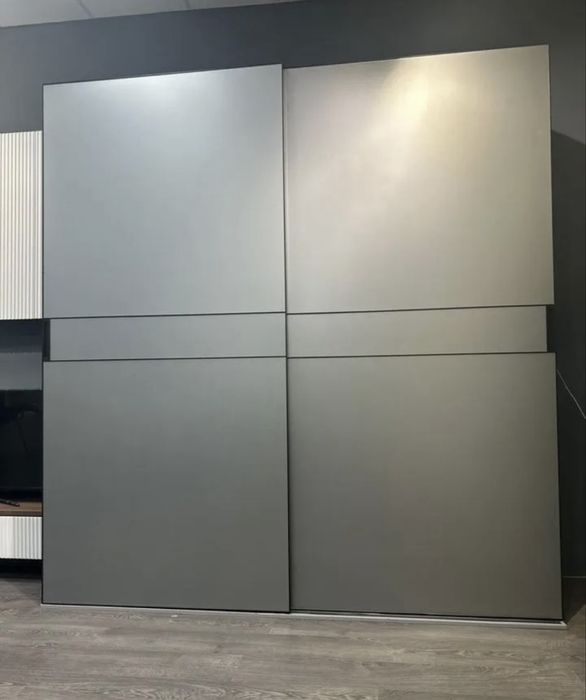 Шкаф в графитовом цвете купе