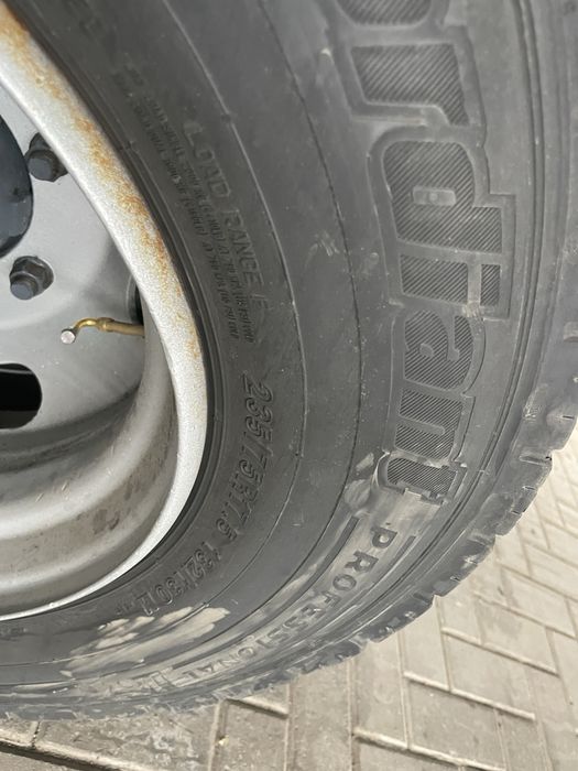 Резина 235.75.R17.5