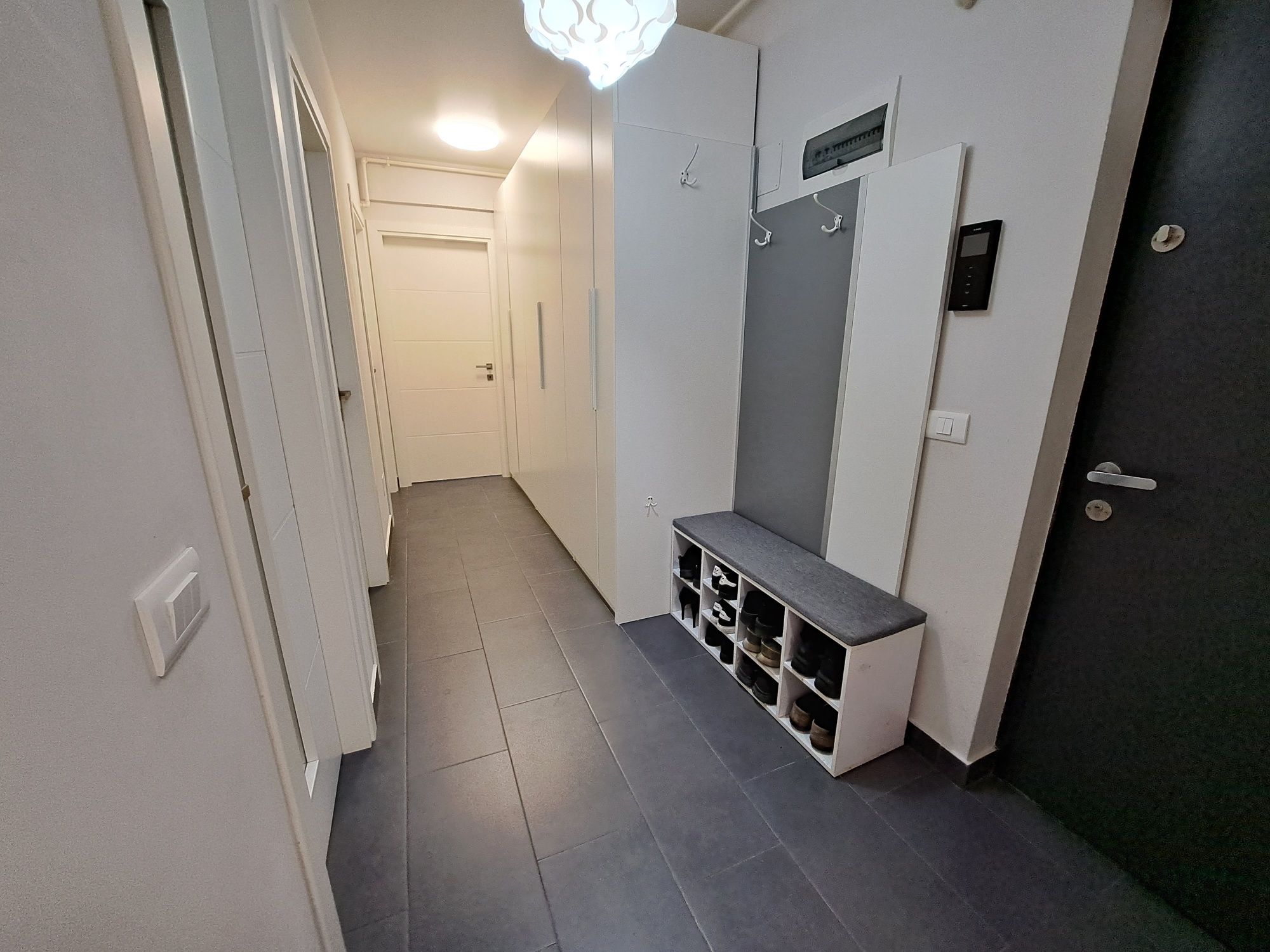 Proprietar vand apartament 4 camere Mihai Bravu metrou