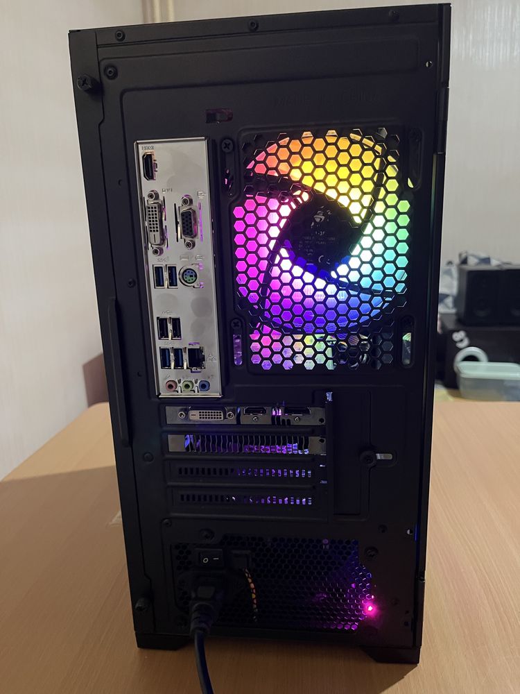 Геймърски компютър i3-10100F/Radeon RX 560 4GB