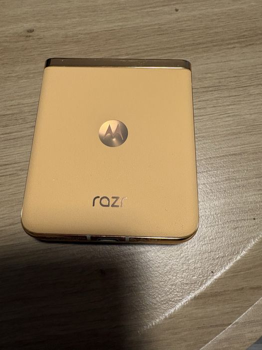 Motorola razr ultra 40